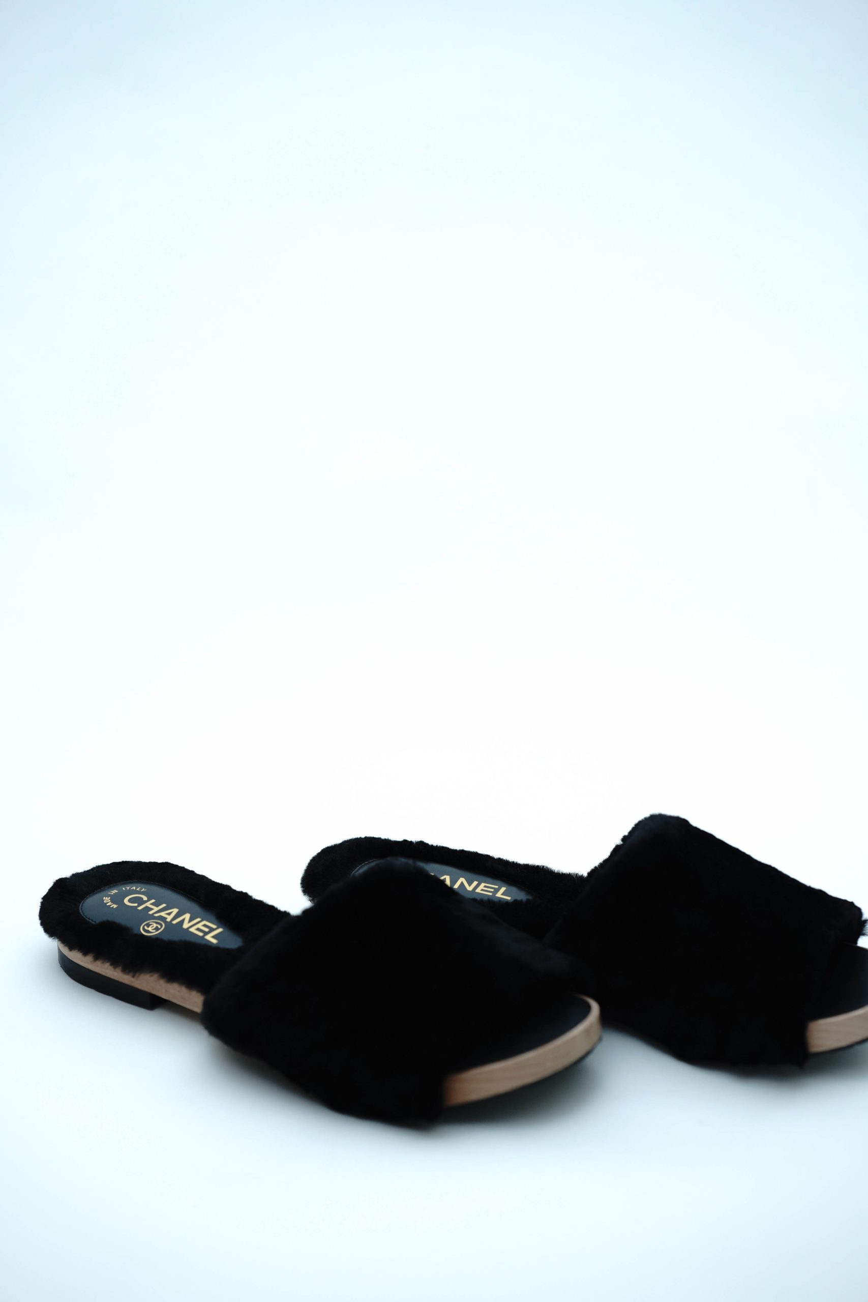 SR706305